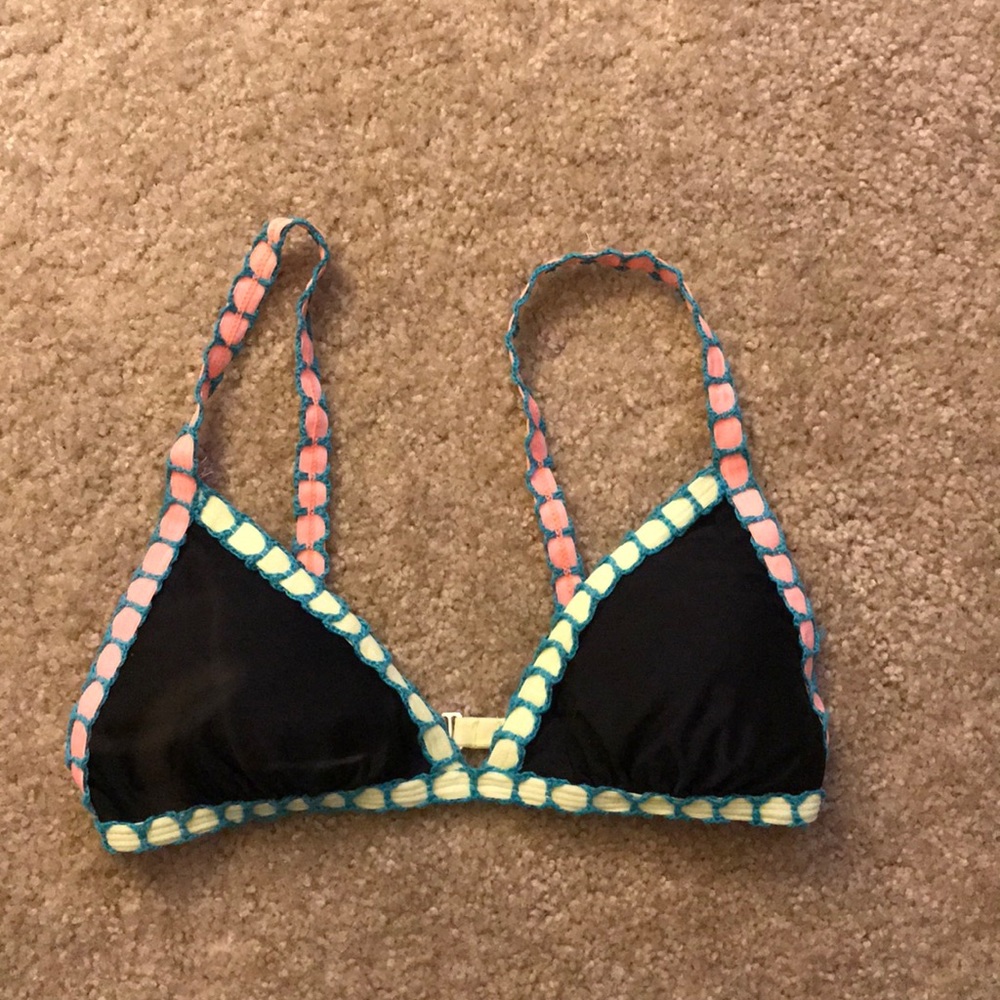Cute target bikini top!